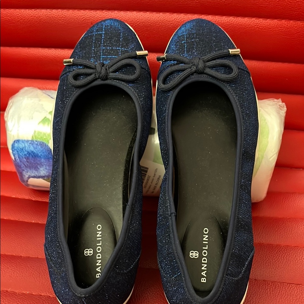 🚫SOLD🚫Bandolino Blue Flats Stylish and Versatile